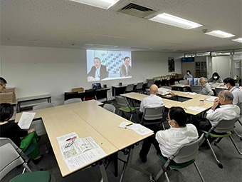 会議室での視聴の様子