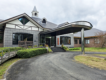 （公財）中国四国酪農大学校本館