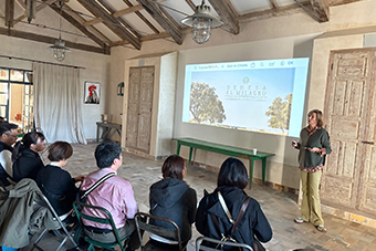 農場概要説明の様子